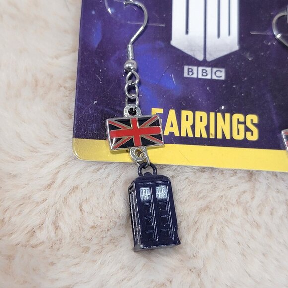 Doctor Who BBC 3-D Tardis  Phone Booth Dangle Drop Pierced Earrings NEW - Picture 2 of 6